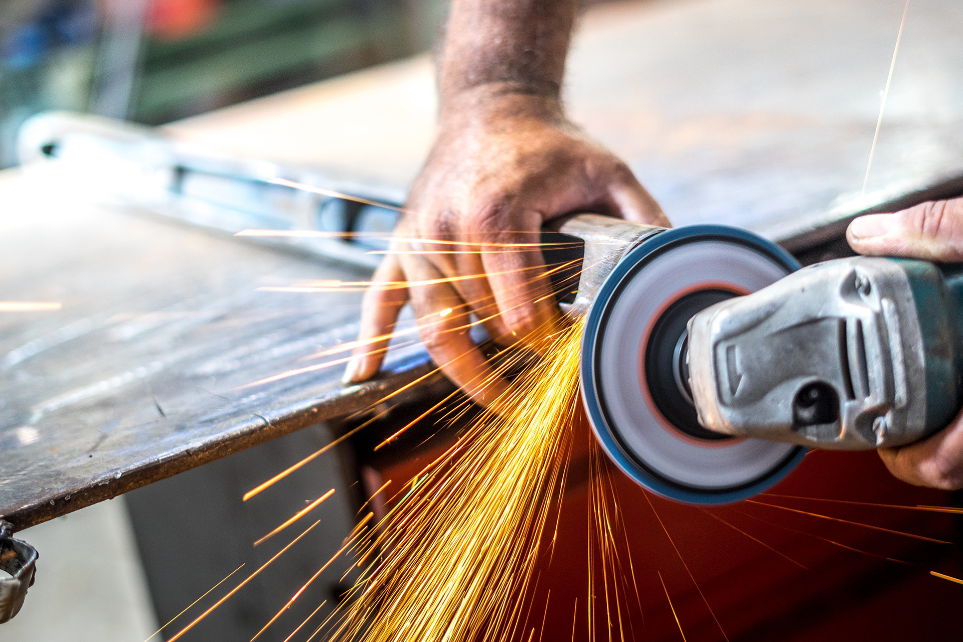 Metal Taşlamada Güç, Hassasiyet ve Mükemmellik!